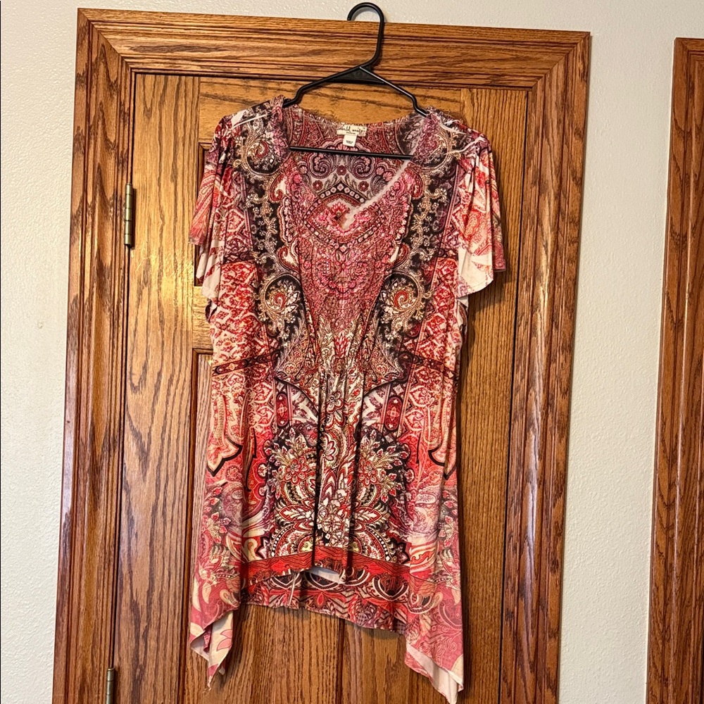 World Unity Elegant Paisley Women's Top - Red and Briwn